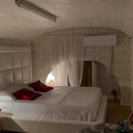 Arch House Apartment *