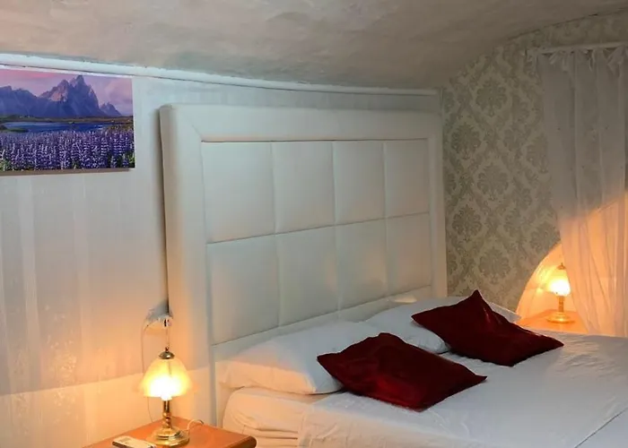 Apartment Arch House